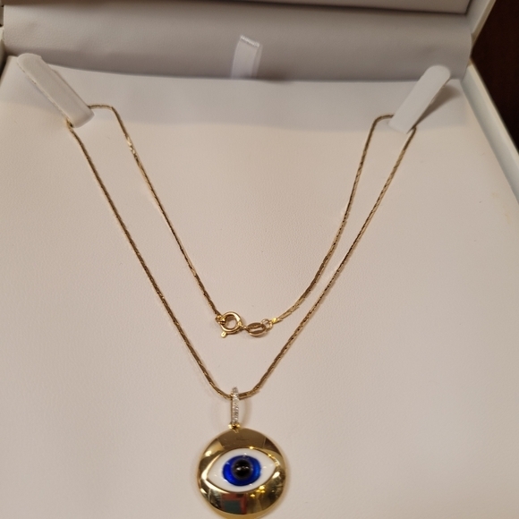 10k Solid Yellow Gold Evil Eye Pendant with Natural Diamonds. - Picture 4 of 6